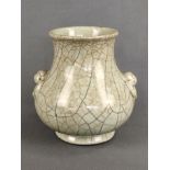 Vase, im Stil der Kuan-Ware, "Ge-Type", China, gebauchtes Gefäß mit zwei kleinen Handhaben, Hals mi