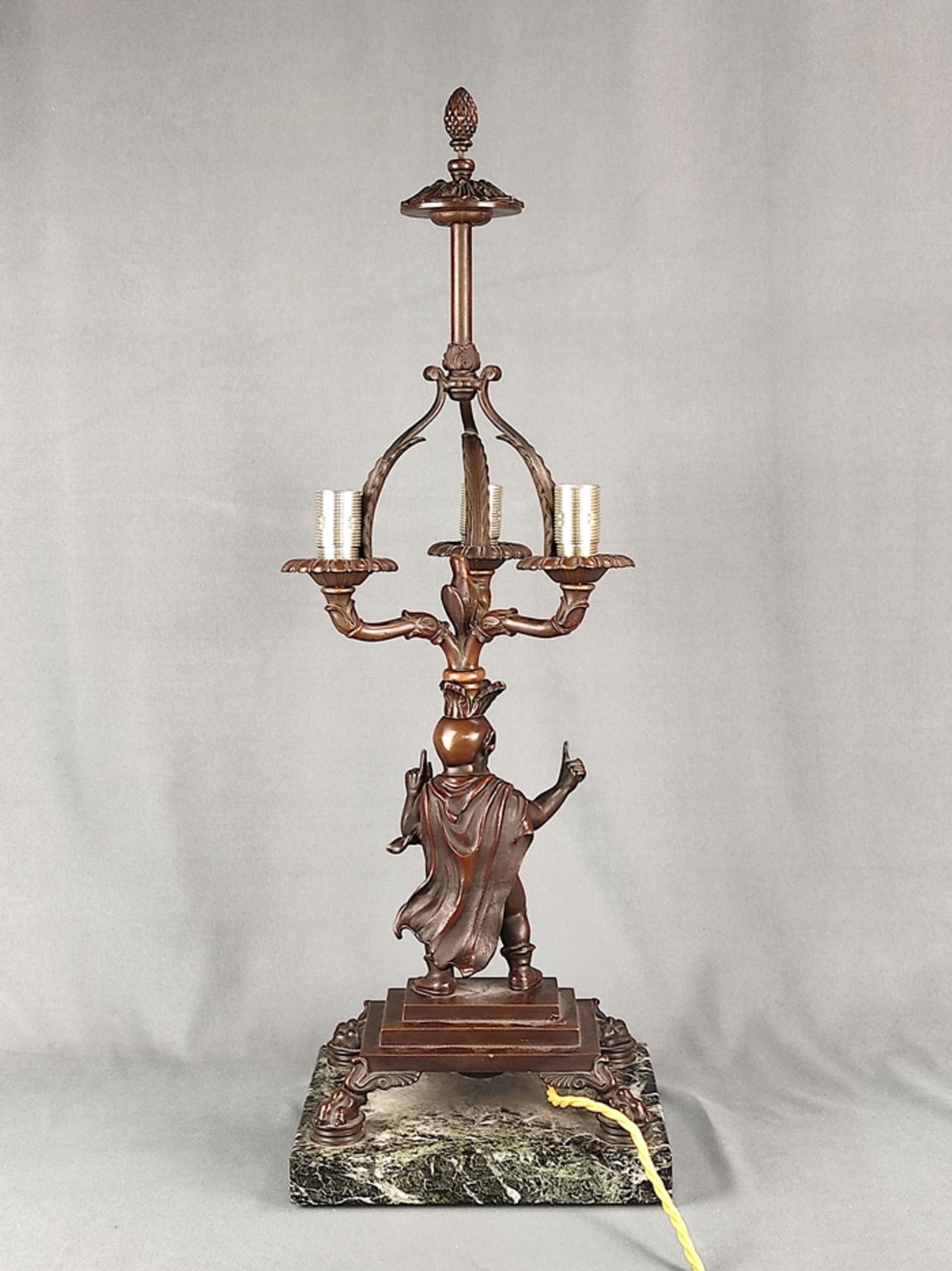 Bronzelampe "Faun", erste Hälfte 20. Jahrhundert, elektrisch, rechteckige Marmorplinthe, darüber ge - Bild 3 aus 4