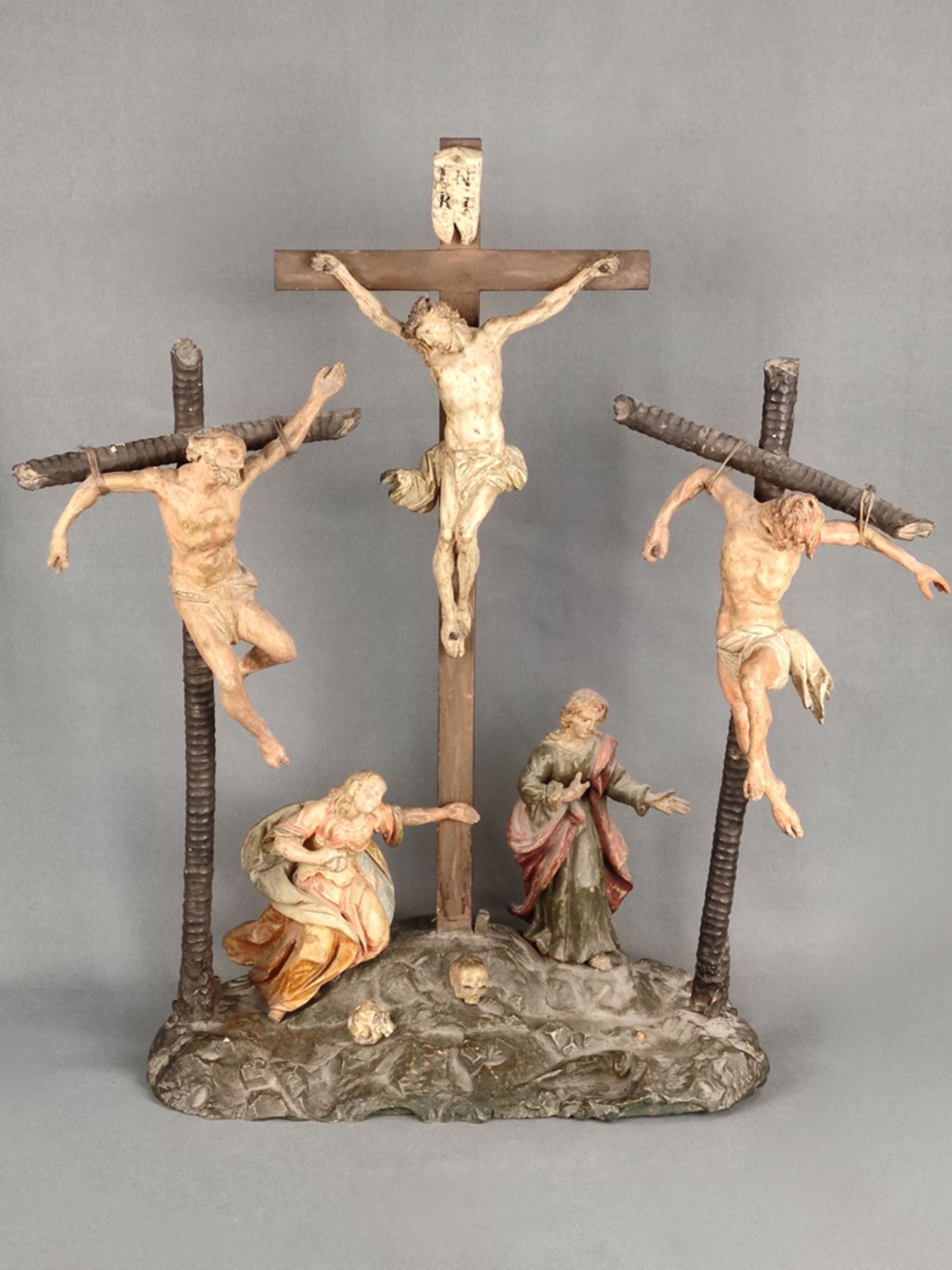 Kreuzigungsgruppe (18. Jahrhundert) vollplastische Skulptur, Kreuzigungsszene auf dem Berg Golgota, - Bild 3 aus 9