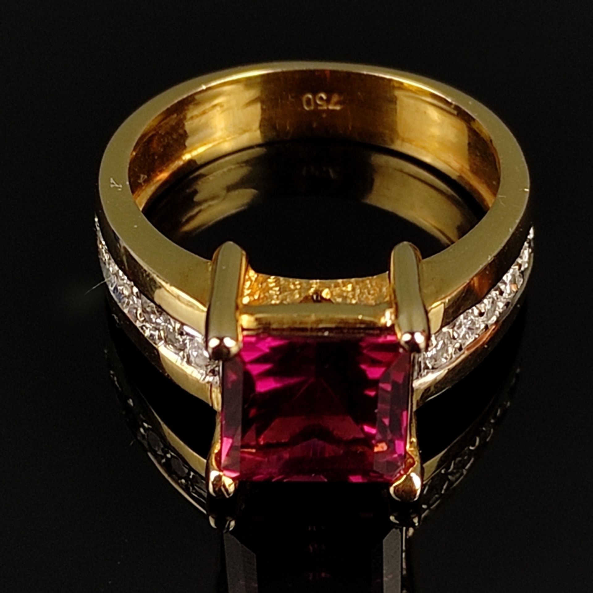 Tourmaline gold ring, 750/18K yellow gold (hallmarked), total weight 6.84g, pink tourmaline carrée  - Image 2 of 3