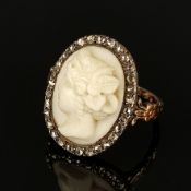 Antiker Kamee-Ring mit Diamantrosenkranz, 585/14K Gelbgold (getestet), um 1880, mittig Frauenprofil