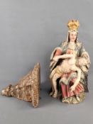 Maria Königin des Himmels, auf ihrem Schoß Jesus nach der Kreuzabnahme, wohl 18. Jahrhundert, Holz 