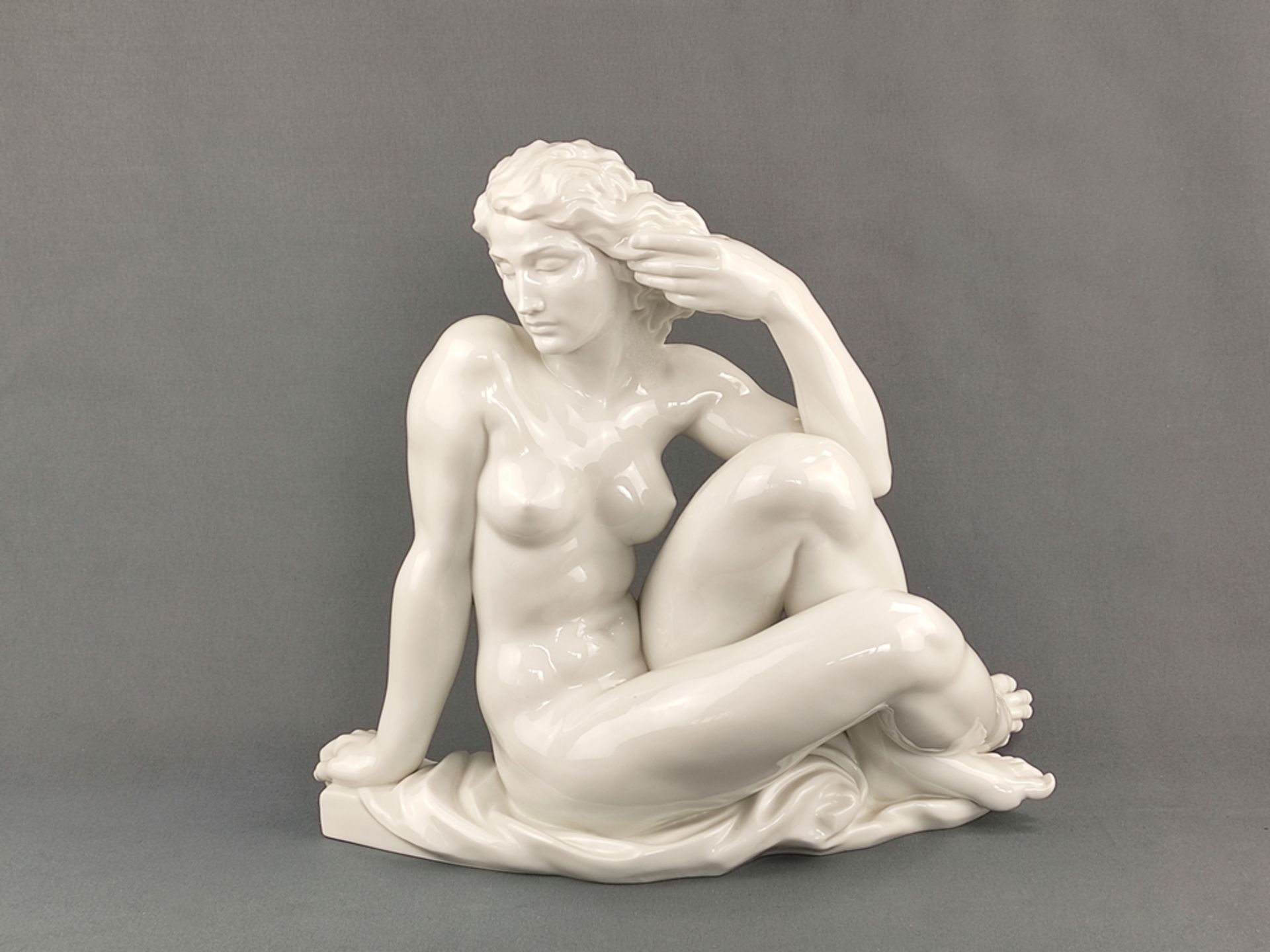 "Die Sinnende", seated female nude, sword mark Meissen, designed by Robert Ullmann 1940, signed and