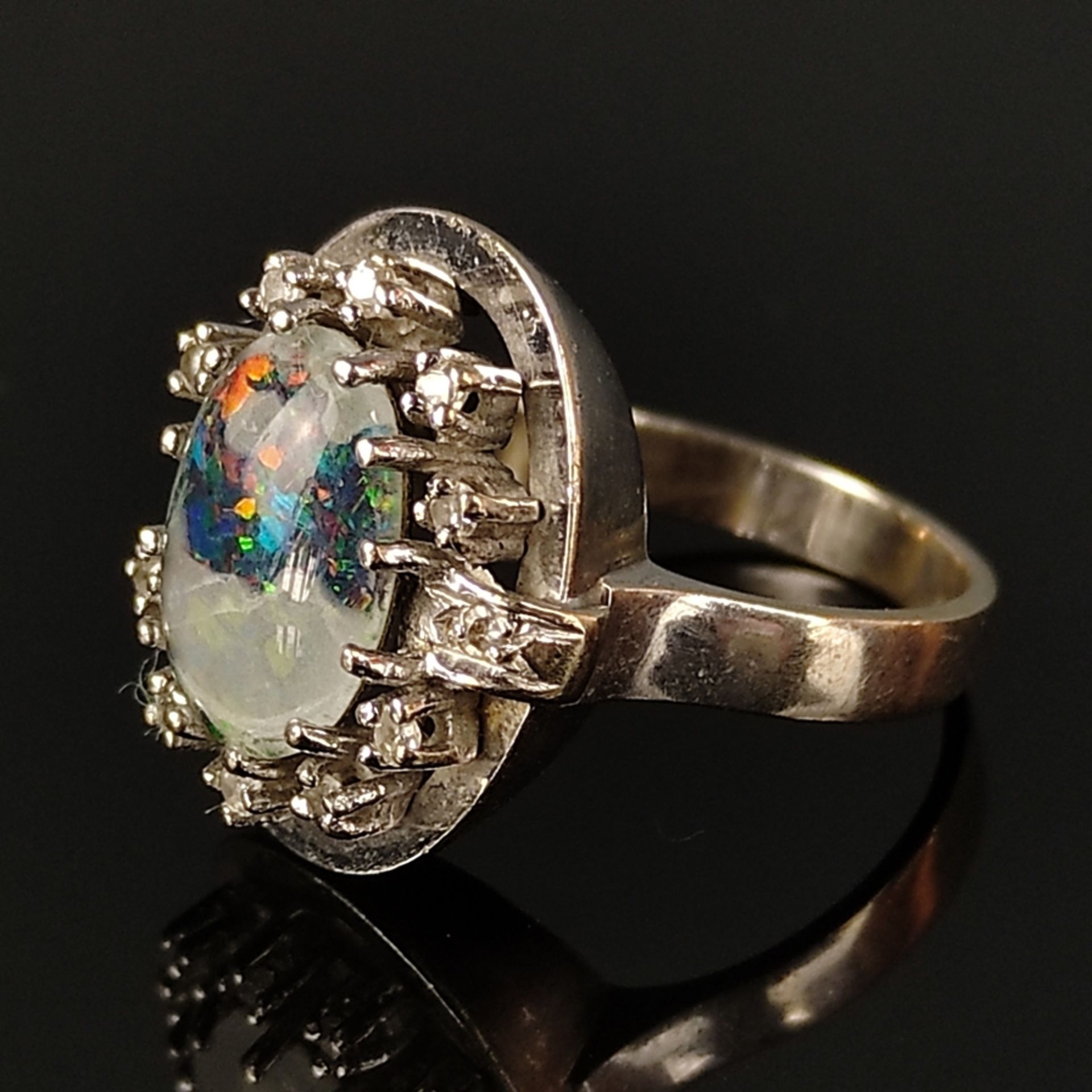 Opal-Brillantring, 585/14K Weißgold (punziert), 6,13g, Opal auf Matrix als ovaler Cabochon geschlif