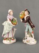 Zwei Porzellanfiguren der Sitzendorfer Porzellanmanufaktur, 20. Jahrhundert, einmal junger Mann mit