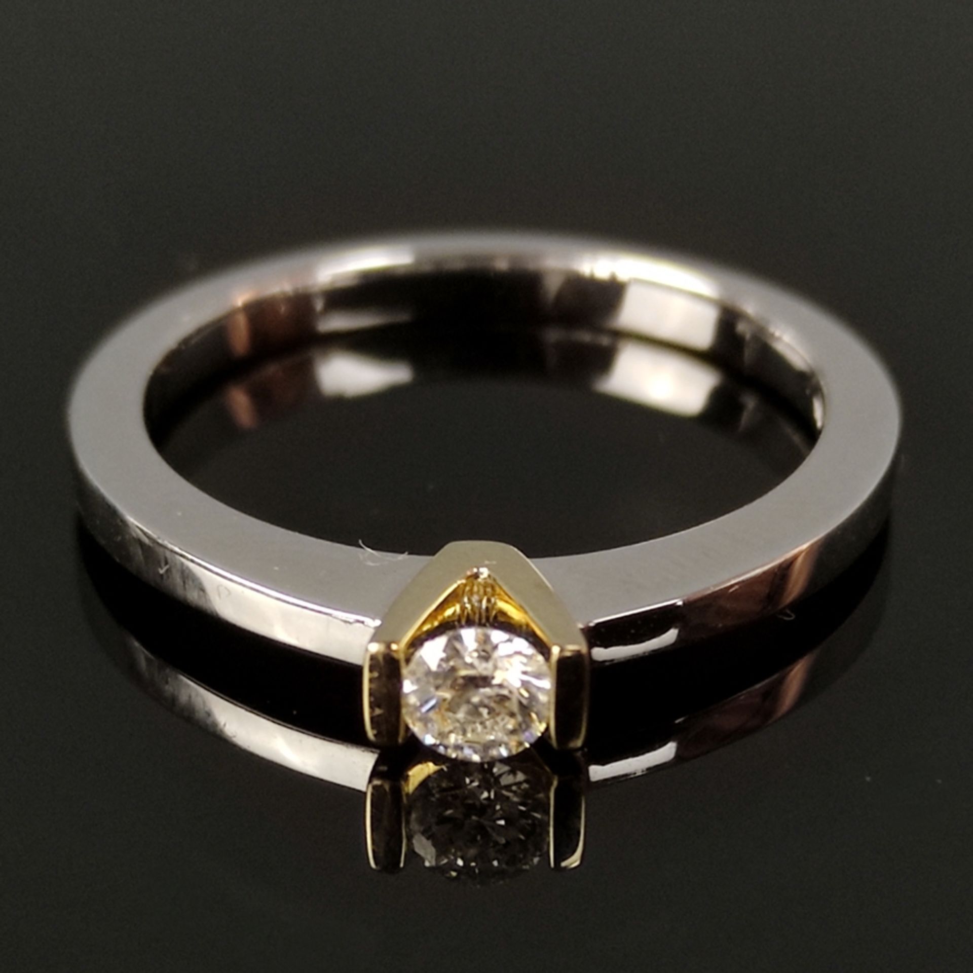 Moderner Solitär-Ring, 585/14K Weiß-/Gelbgold (punziert), 3,44g, Brillant um 0,18ct, Ringgröße 55 - Bild 2 aus 4