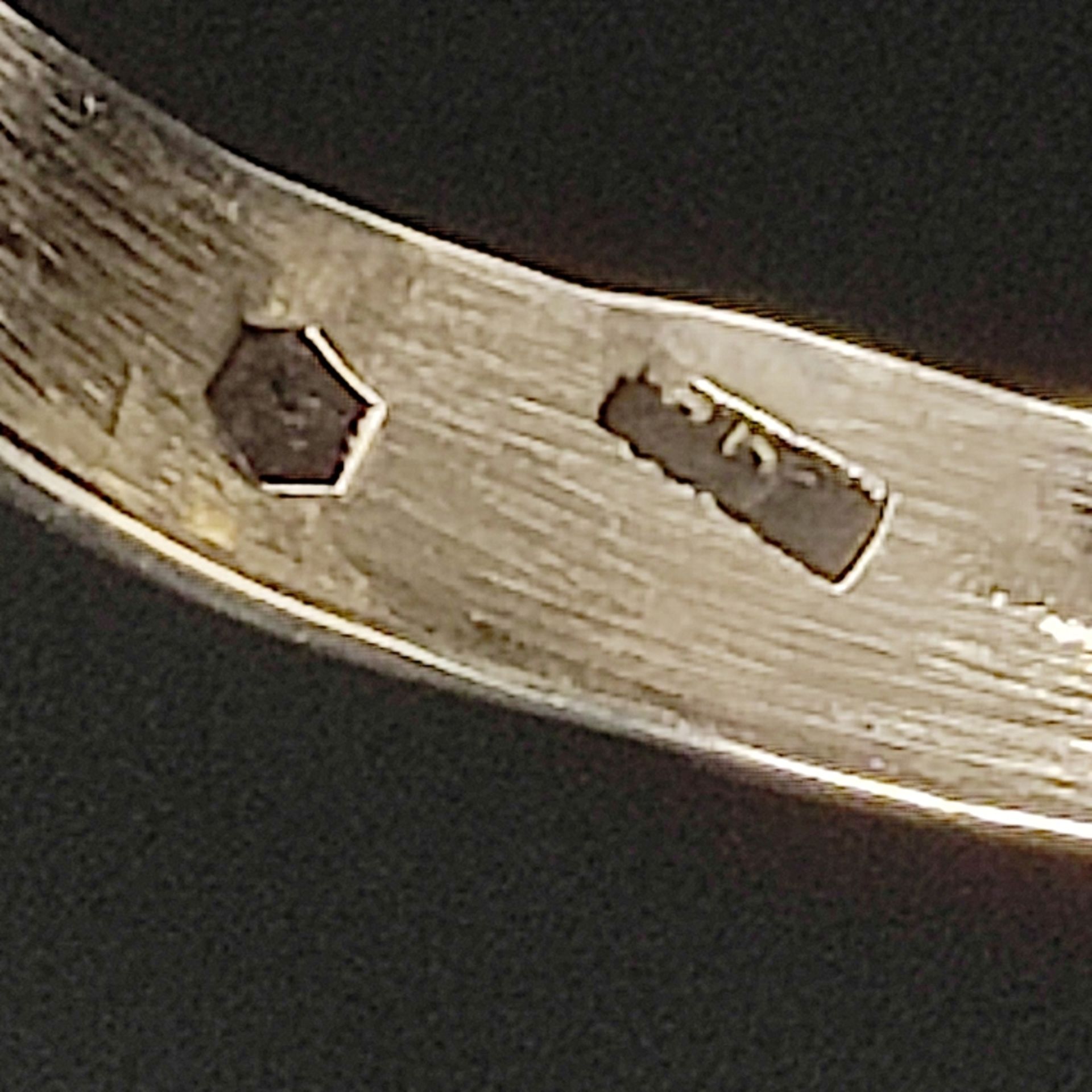 Antiker Korallenring, Silber 800, 6,7g, schiffchenförmiger Ringkopf besetzt mit ovalem, lachsrotem  - Bild 3 aus 3