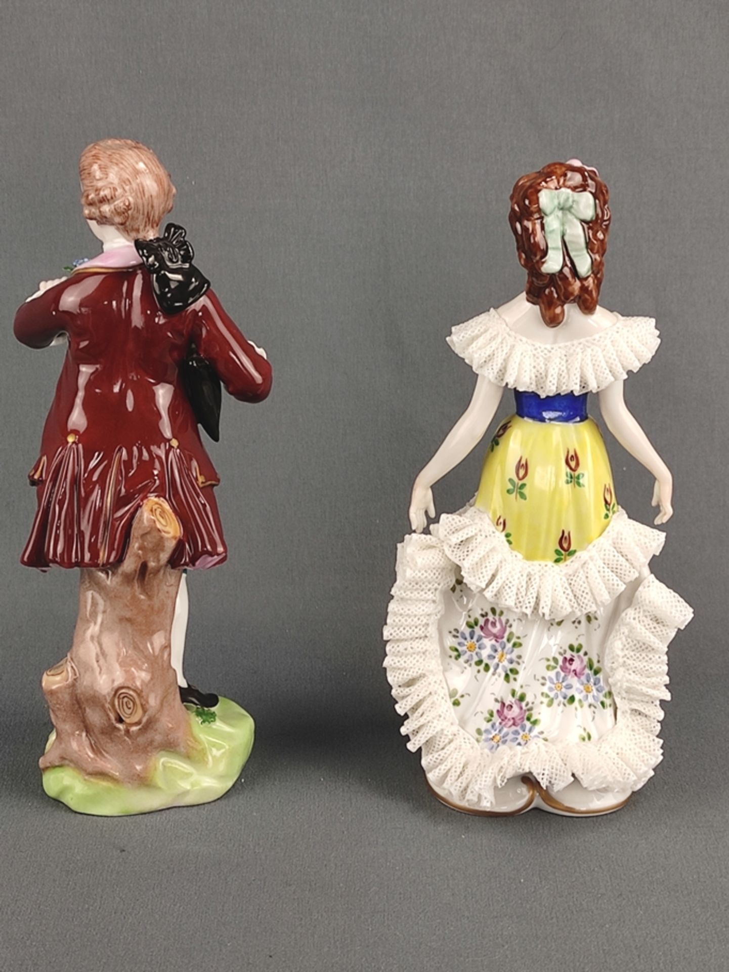 Zwei Porzellanfiguren, Dame und Kavalier, elegant gekleidete Dame, Aelteste Vorstedter Porzellanman - Bild 3 aus 8