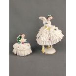 Zwei Porzellanfiguren, "sitzende Dame und Ballerina", Aelteste Volkstedter Porzellanmanufaktur, 20.