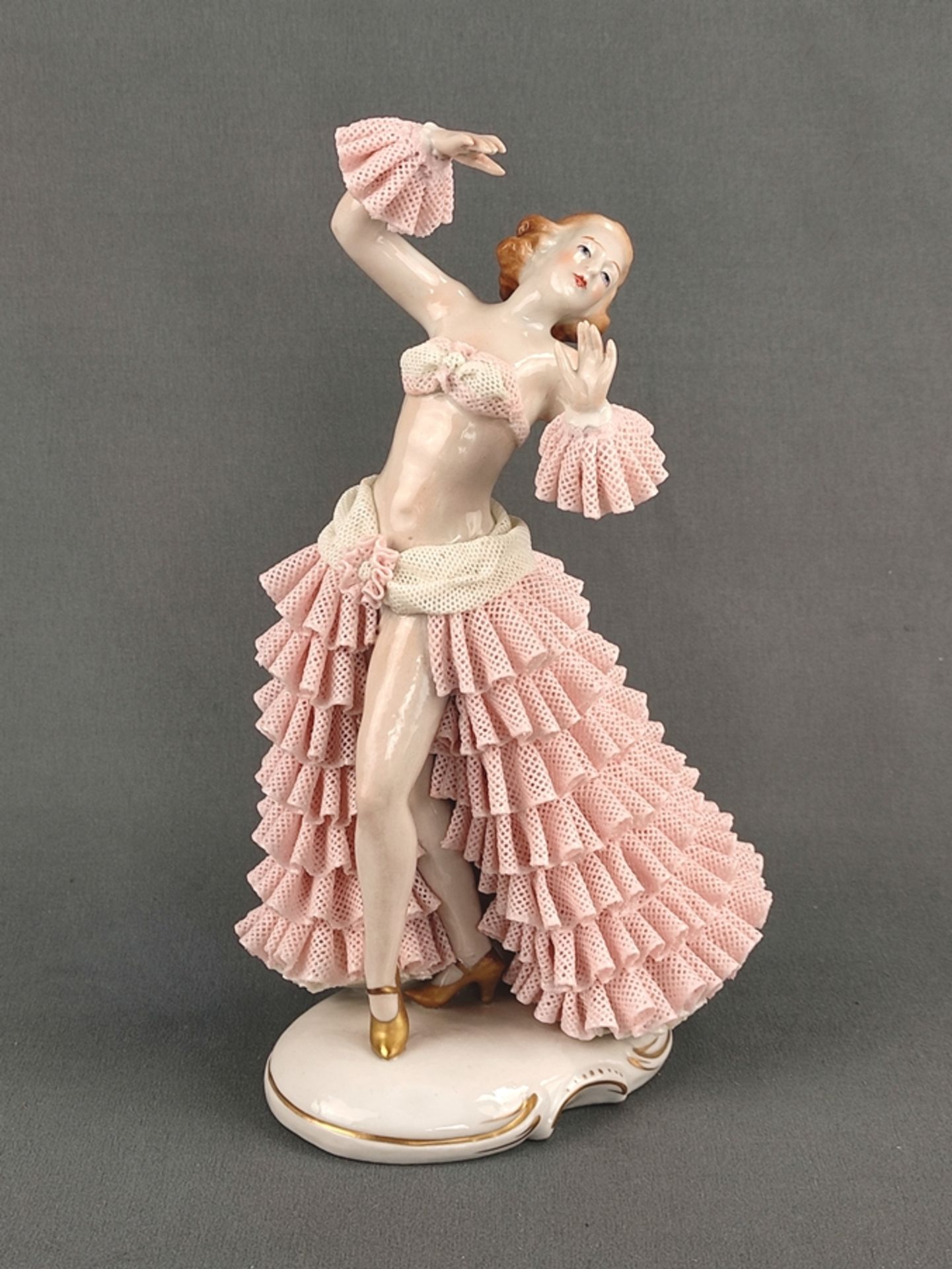 Porzellanfigur "Tänzerin", Sitzendorfer Porzellanmanufaktur, 20. Jahrhundert, vollplastische Darste