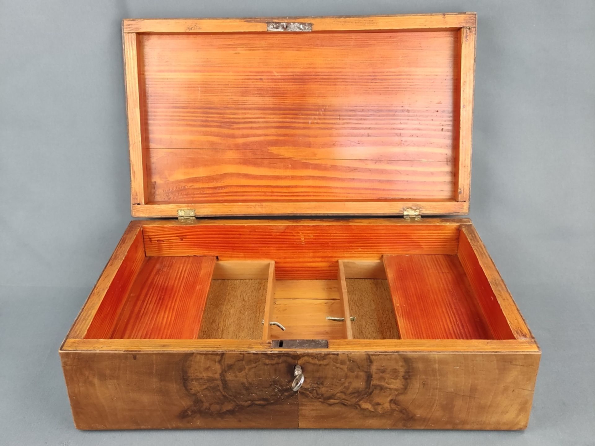 Casket, 19th century, rectangular form, burl wood veneered, interior with two drawers (very difficu - Image 2 of 4