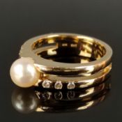 Pearl gold ring, 585/14K yellow gold (hallmarked), 8.8g, front set with 6 small diamonds, centre pe