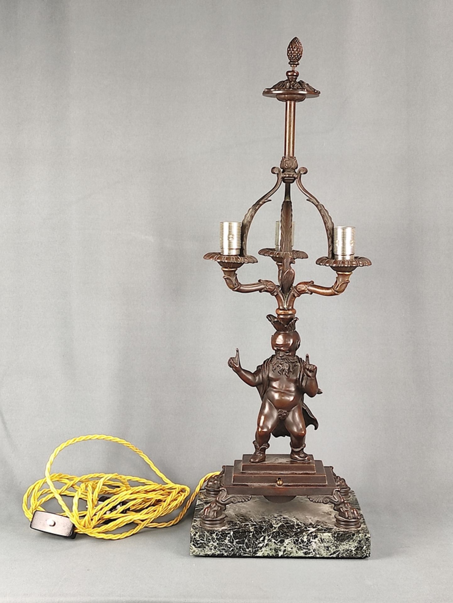 Bronzelampe "Faun", erste Hälfte 20. Jahrhundert, elektrisch, rechteckige Marmorplinthe, darüber ge - Bild 2 aus 4