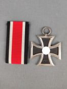 Eisernes Kreuz, Drittes Reich, 2. Klasse, Bandring gemarkt "106", anbei Bandstück