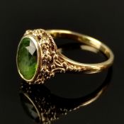 Antiker Ring, 585/14K Gelbgold (punziert), 2,9g, um 1900, mittig grüner, ovaler, facettierter Schmu