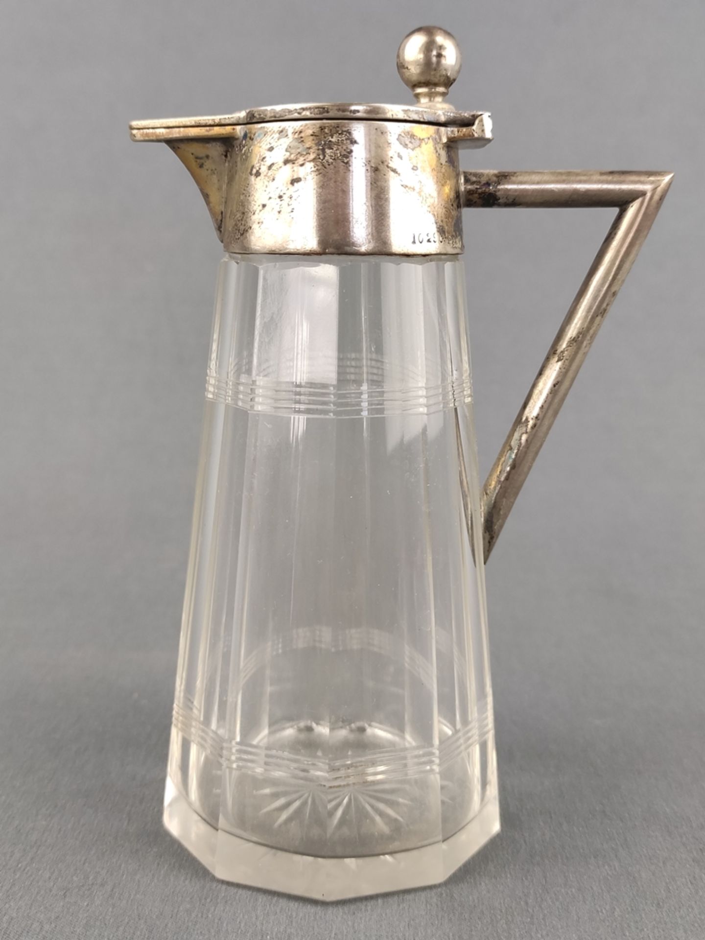 Kleines Kristallkännchen mit Silbermontur, Silber 800, am Rand punziert, schlichtes Gravurdekor, 13
