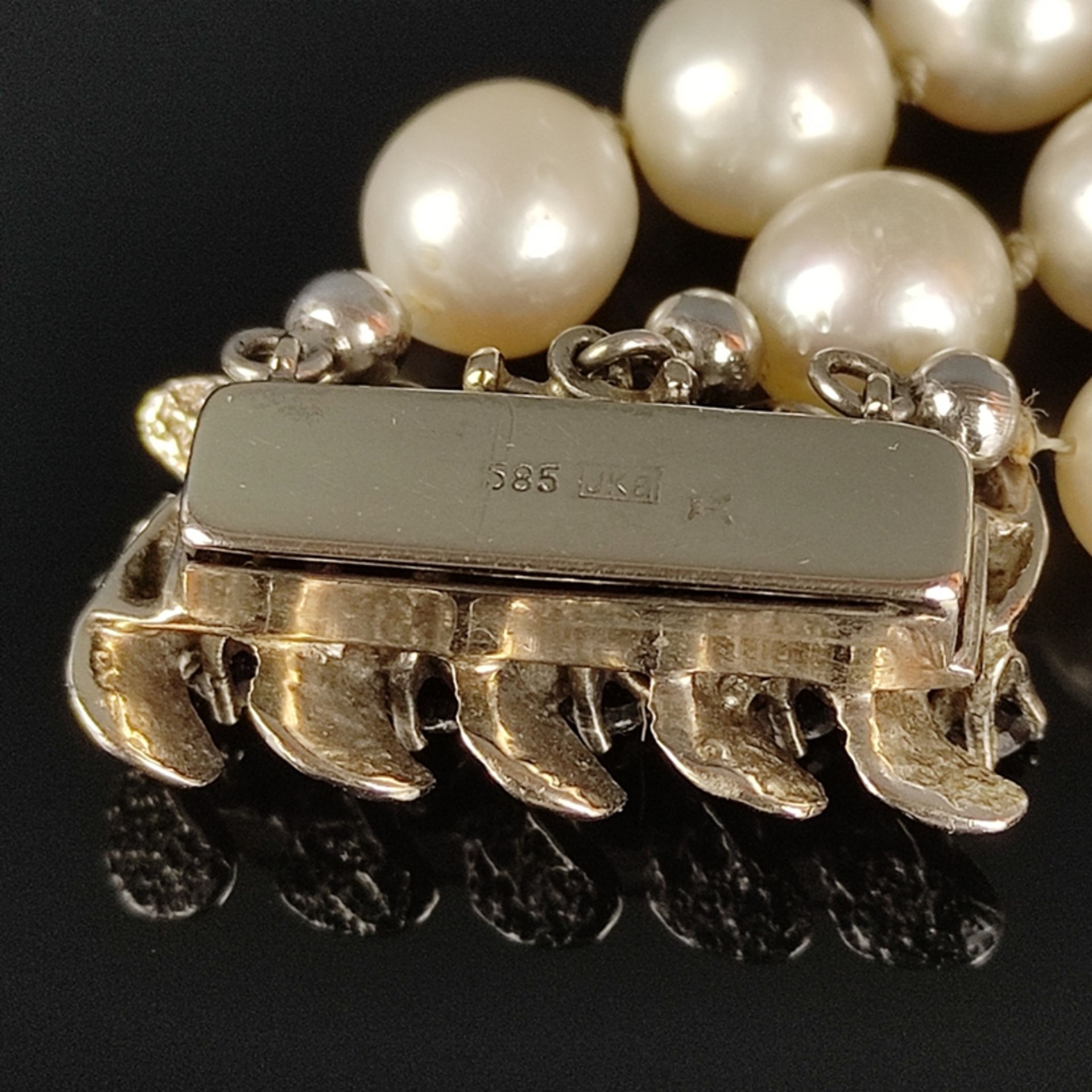 Perlen-Armband mit Goldschließe, 585/14K Weißgold (punziert), Gesamtgewicht 48,2g, Schließe besetzt - Bild 4 aus 4
