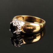 Saphir-Brillant-Ring, 585/14K Gelbgold (punziert), Gesamtgewicht 3,9g, mittig ovaler facettierter t