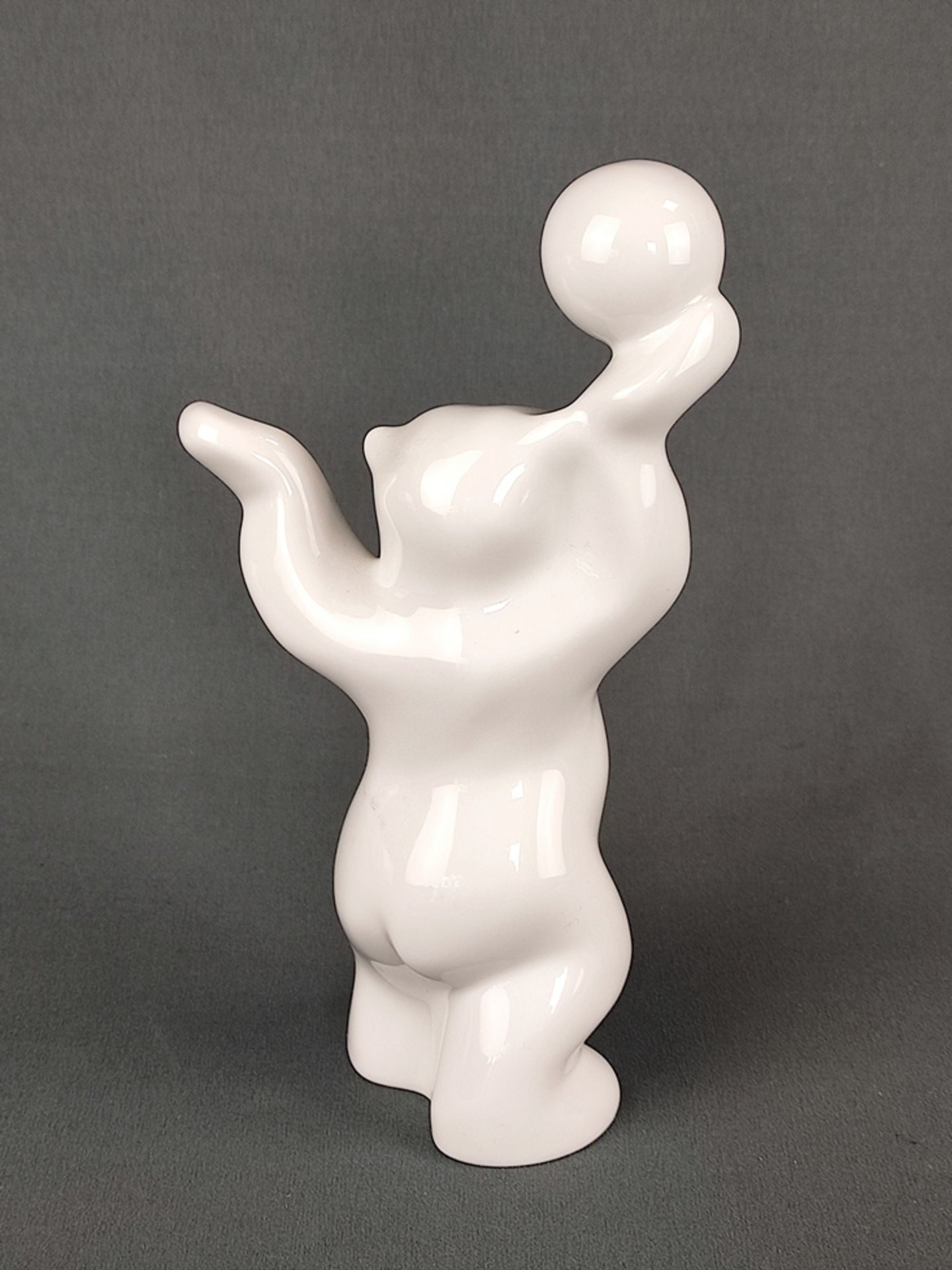 Bären Figur, KPM Berlin, mit Ball spielend, Weißporzellan, Höhe 19cm, in Originalkarton - Bild 2 aus 4