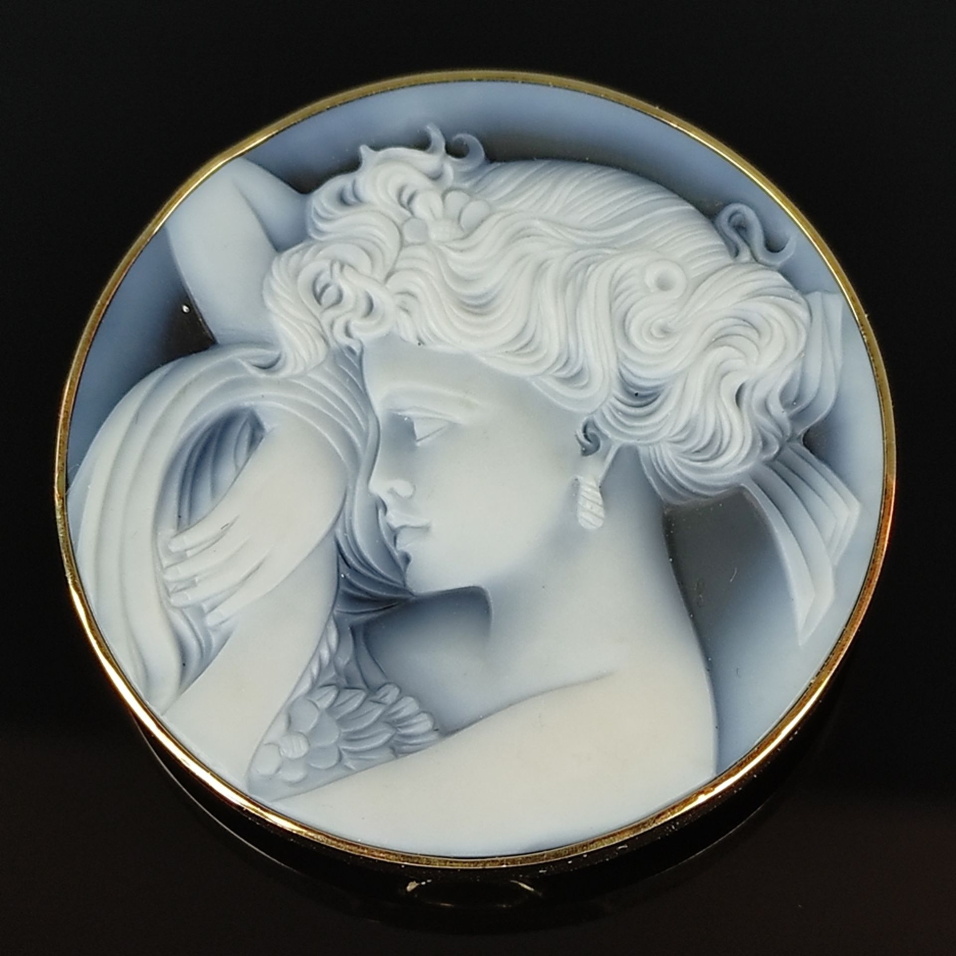 Cameo brooch, rim 585/14K yellow gold (hallmarked), total weight 22.57g, titled "Anna-Bella", model