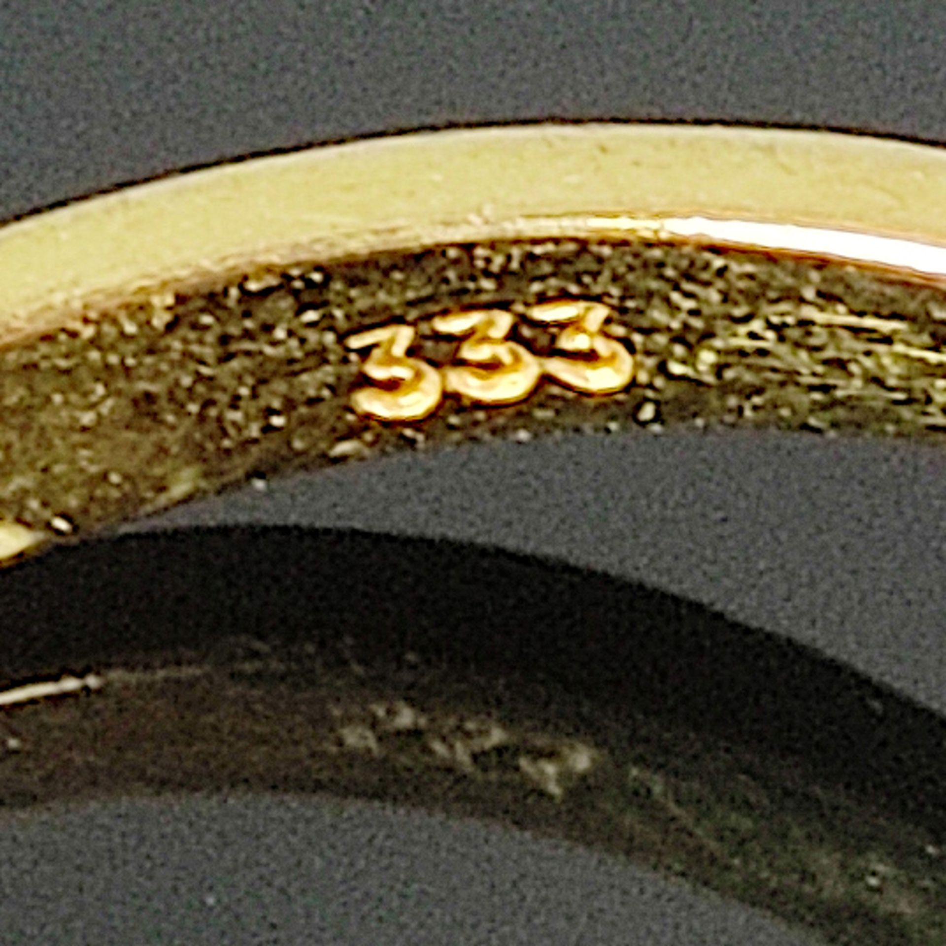 Granat-Ring, 333/8K Gelbgold (punziert), 4,77g, Schauseite als Blume aus neun Granaten gearbeitet,  - Bild 3 aus 3