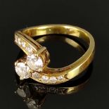 Diamond ring, contraire ring, 750/18K yellow gold (hallmarked), 4.12g, two brilliant-cut diamonds e