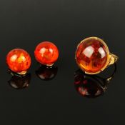 Amber jewellery set, 3 pieces, consisting of a ring, 585/14K yellow gold, ring with large round amb