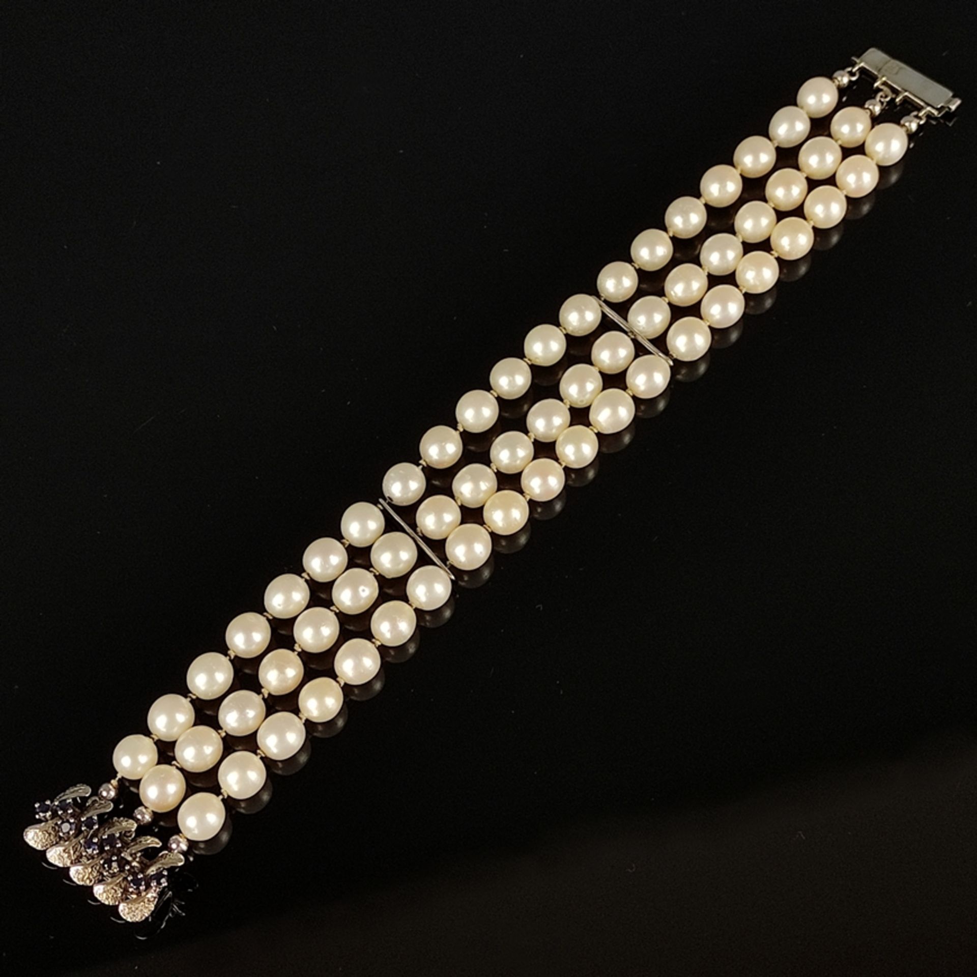 Perlen-Armband mit Goldschließe, 585/14K Weißgold (punziert), Gesamtgewicht 48,2g, Schließe besetzt - Bild 3 aus 4