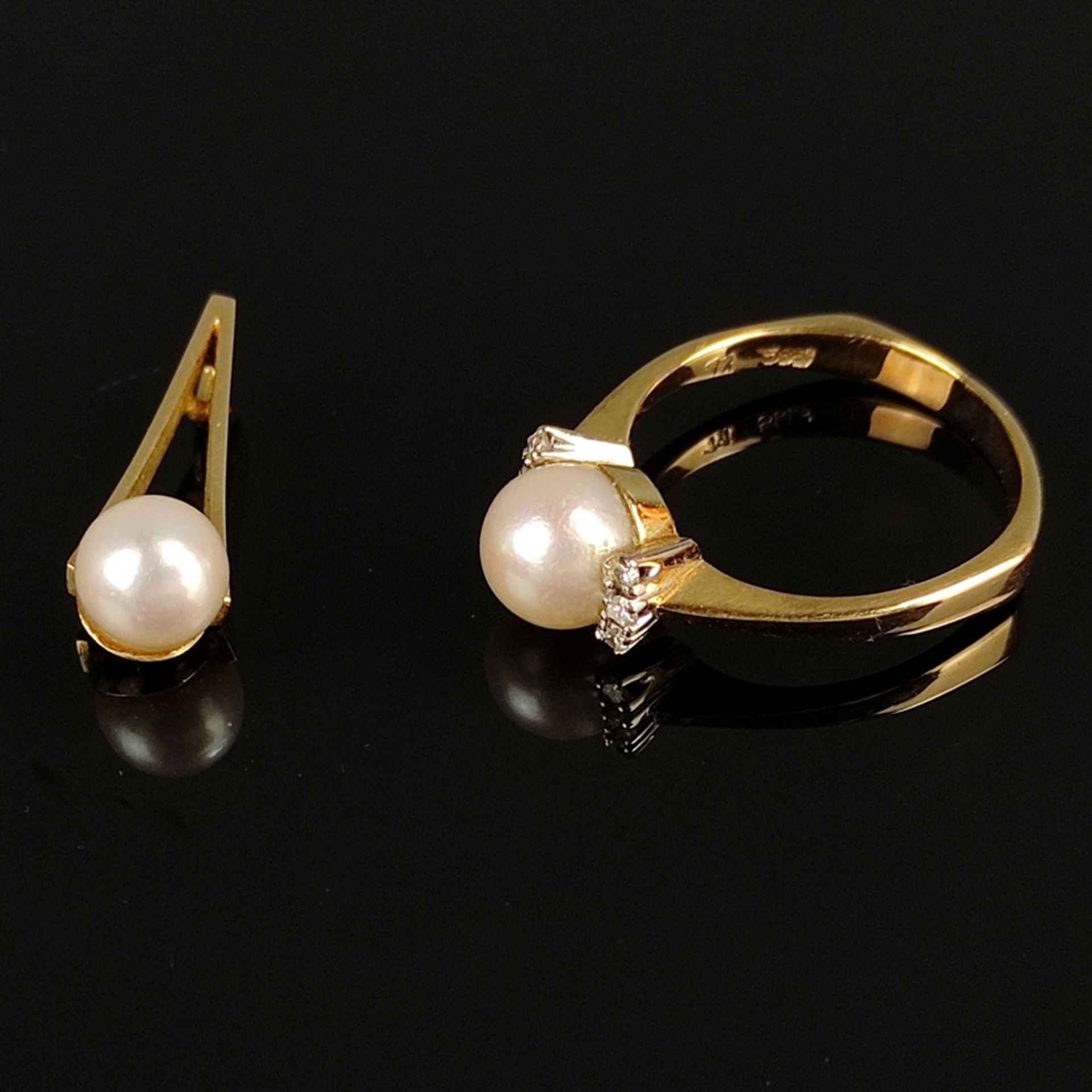 Perlen-Lot, 2 Teile, bestehend aus Ring, 585/14K Gelbgold (punziert), 4g, mittig Perle von einem Du