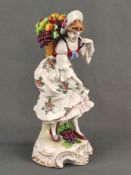 Porzellanfigur "Dame mit Obstkorb", Sitzendorfer Porzellanmanufaktur, 20. Jahrhundert, vollplastisc