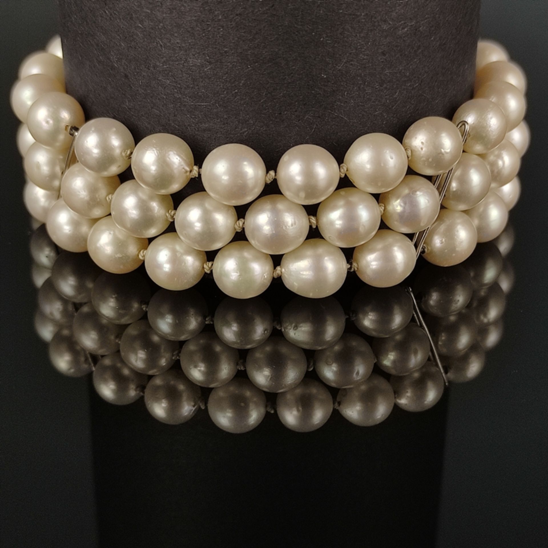 Perlen-Armband mit Goldschließe, 585/14K Weißgold (punziert), Gesamtgewicht 48,2g, Schließe besetzt - Bild 2 aus 4