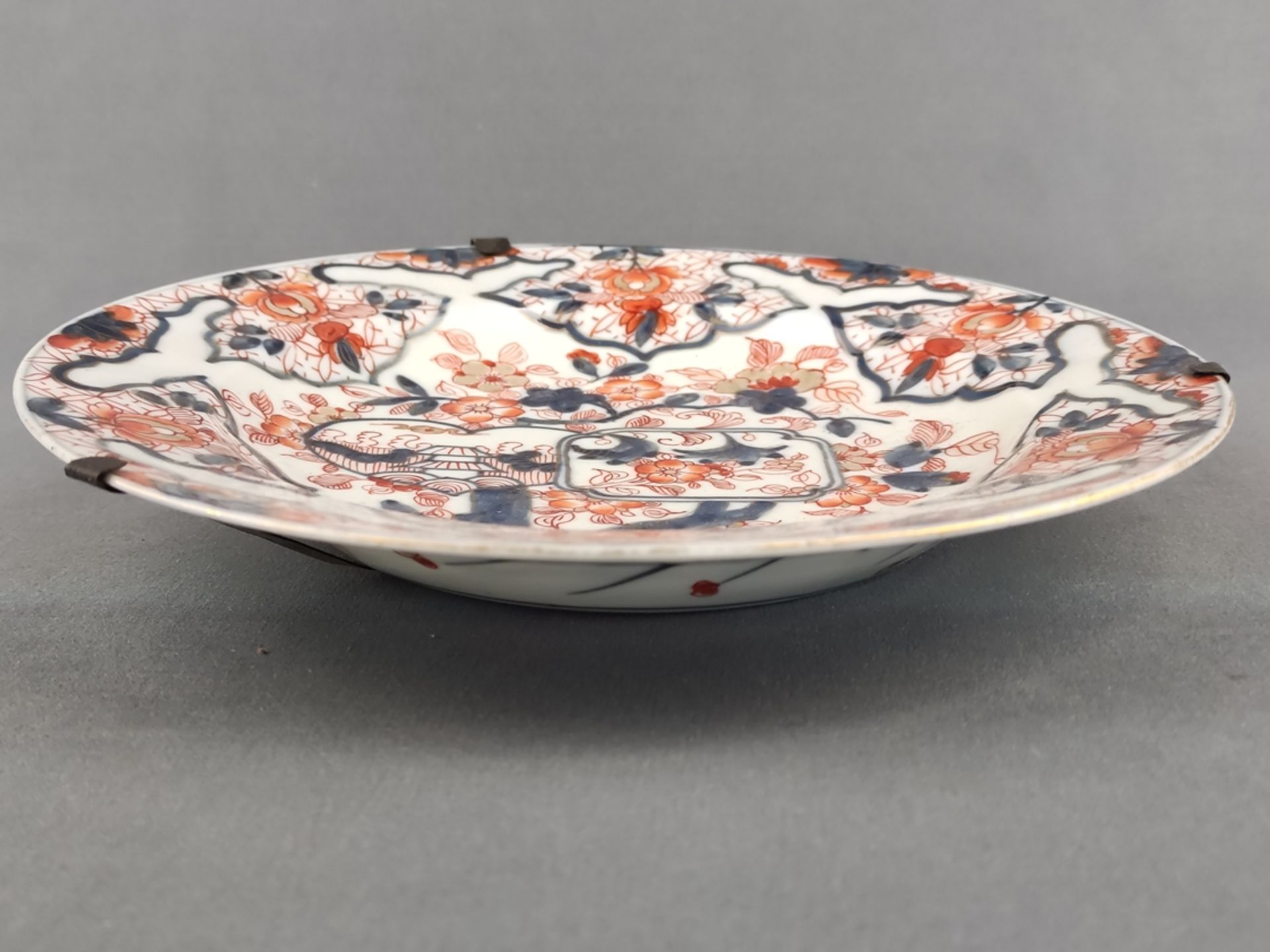 Plate, Japan, Imari decor, with iron-red glaze and gold paint, diameter 23.5cm - Image 3 of 3