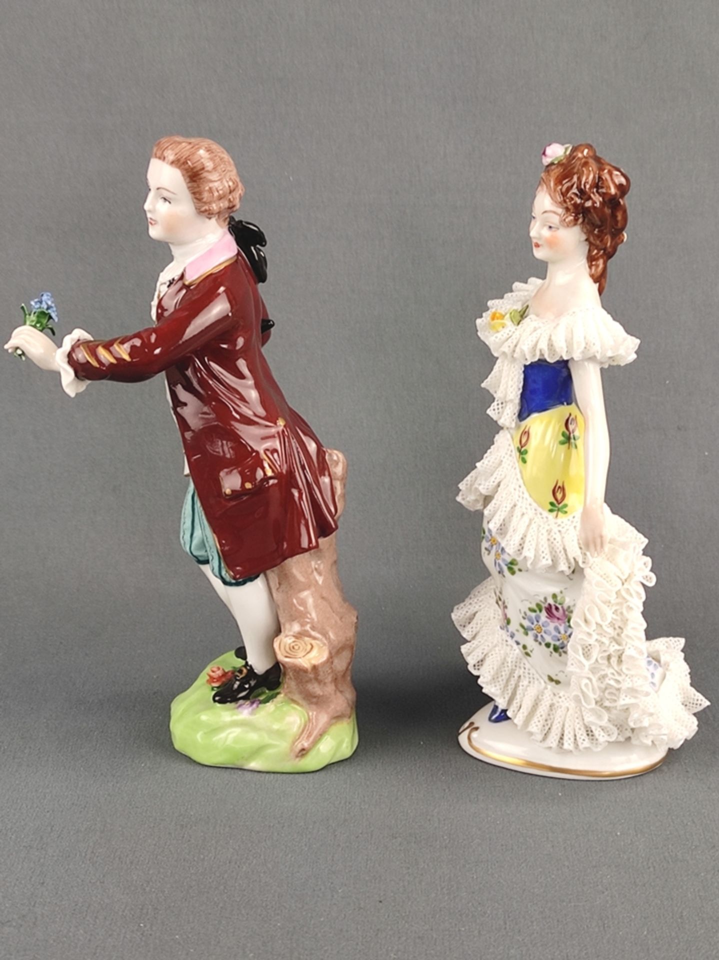 Zwei Porzellanfiguren, Dame und Kavalier, elegant gekleidete Dame, Aelteste Vorstedter Porzellanman - Bild 4 aus 8