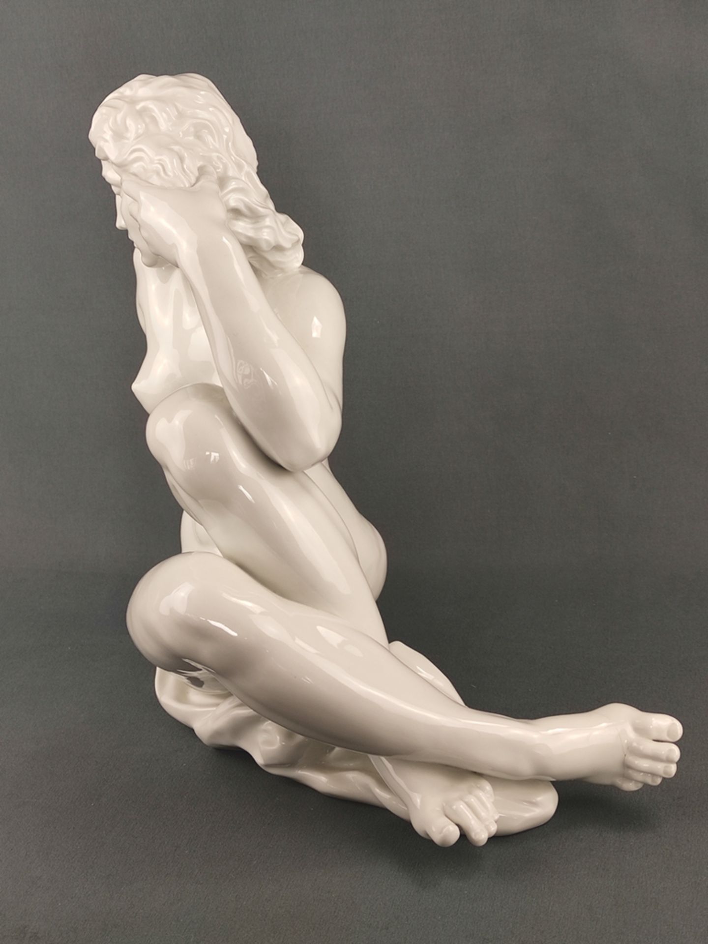 "Die Sinnende", seated female nude, sword mark Meissen, designed by Robert Ullmann 1940, signed and - Image 2 of 6