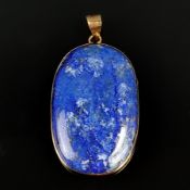 Large oval lapis lazuli pendant, set in 750/18K yellow gold (tested), total weight 13.23g, size lap