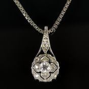Art deco pendant on Venetian chain, 750/18K white gold (tested), 1.26g, flower framed diamond of ar