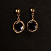 Design-Amethyst Ohrringe, 750/18K Gelbgold (getestet), Gesamtgewicht 2,13g, je mittig runder Amethy