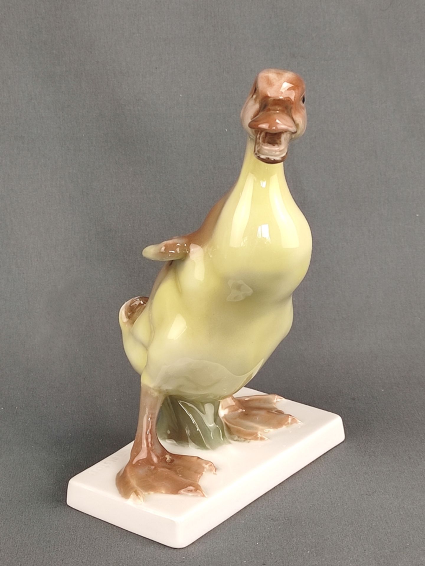 Schnatternde Ente "Protest", Rosenthal, Entwurf Karl Himmelstoss, auf Basis signiert, Höhe 19cm