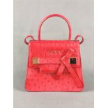 Escada Handtasche, ML 40, rotes Leder, Taschenfront mit vergoldeter Logo-Applikation, Umschlagklapp