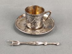 Silber-Konvolut, 3 Teile, bestehend aus einer Mokkatasse mit Untertasse, um 1900, Jugendstil, Silbe