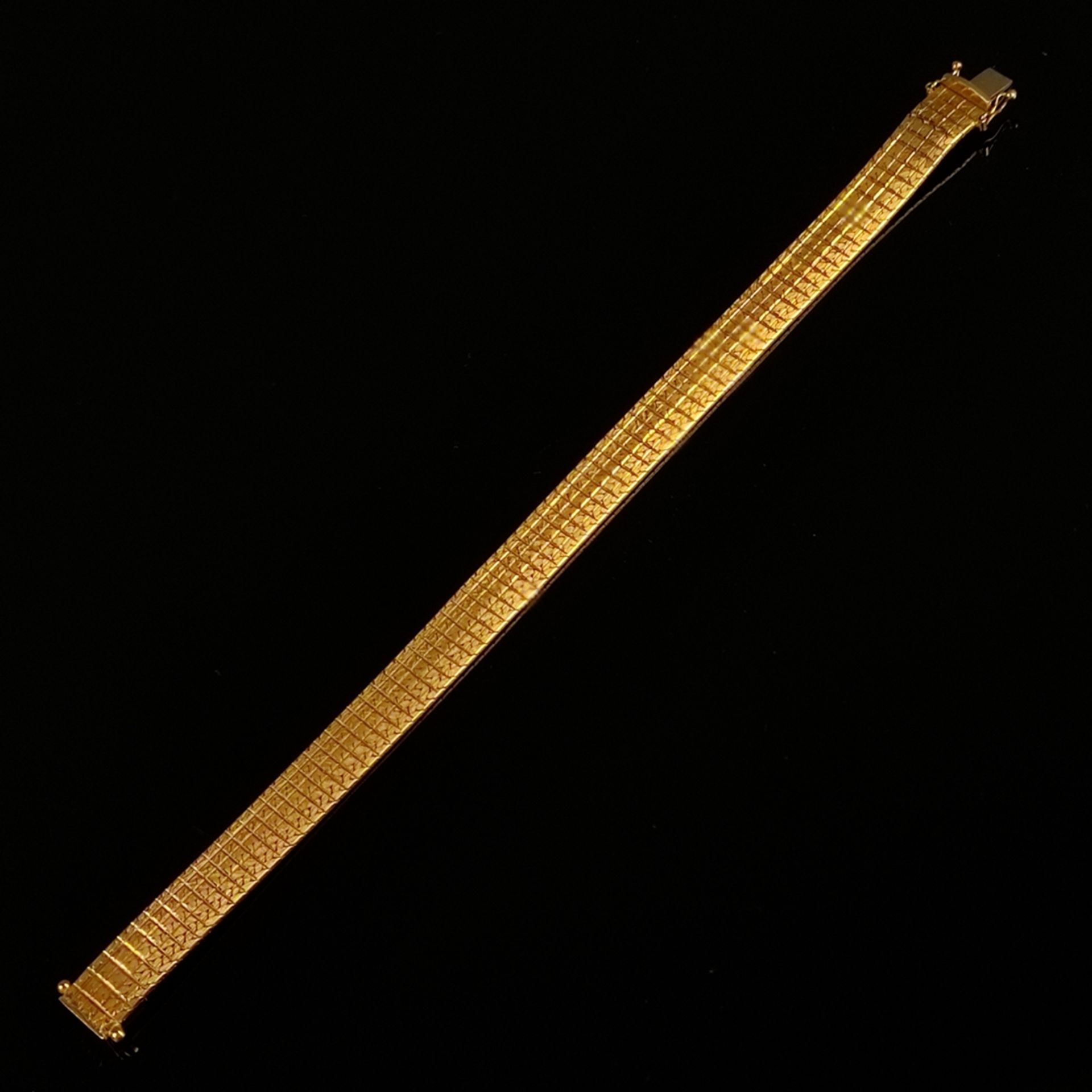 Armband, 750/18K Gelbgold (gepunzt und getestet), Italien, 30,37g, flexibles Band mit Steckschließe - Bild 2 aus 3