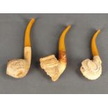 3 Antike Meerschaumpfeife, je mit Bernsteinmundstück, einmal als Drachenfuß, einmal als Kopf und ei