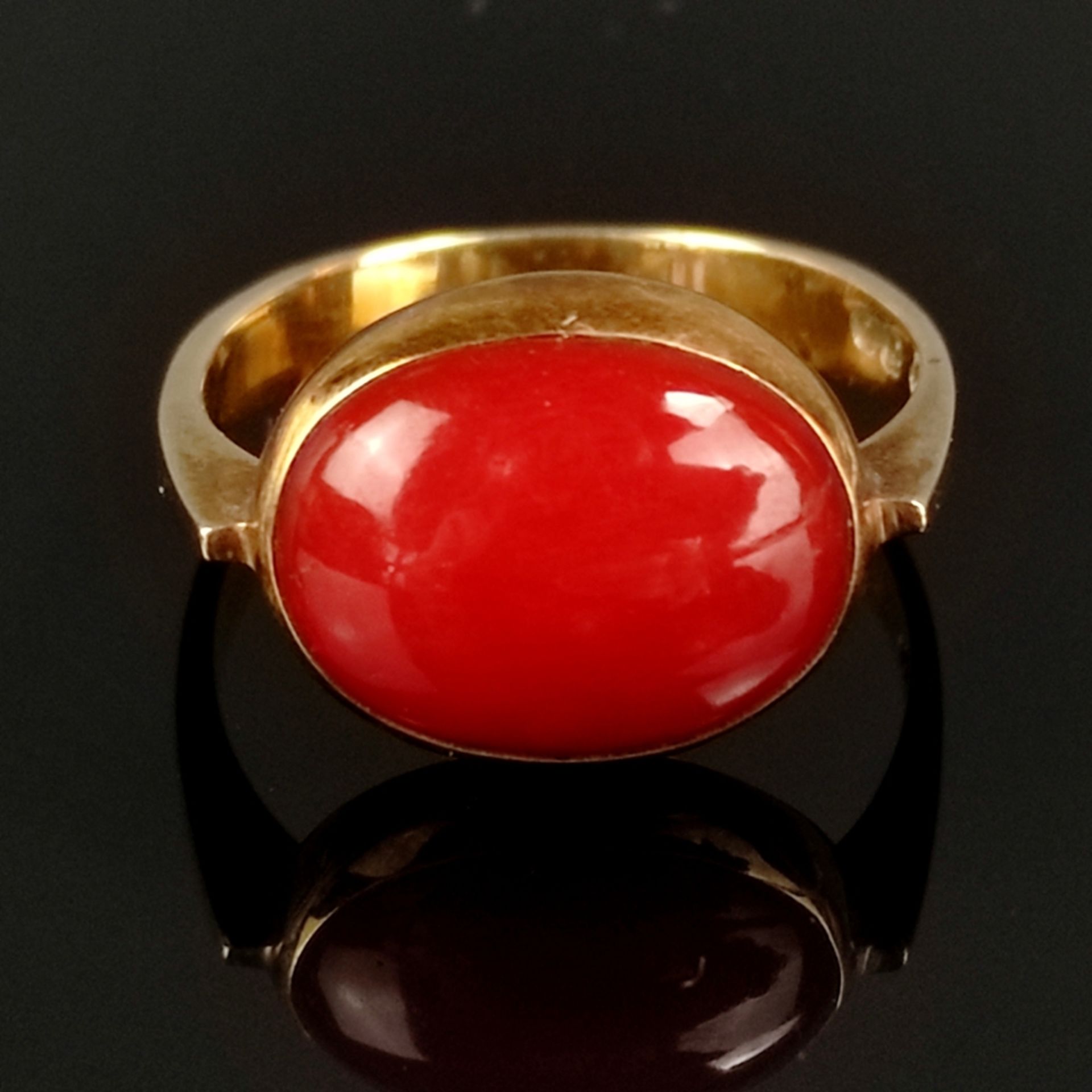 Korallen-Gold-Ring, 585/14K Gelbgold (punziert), Gesamtgewicht 3,95g, mittig ovaler Korallencabocho - Bild 4 aus 5