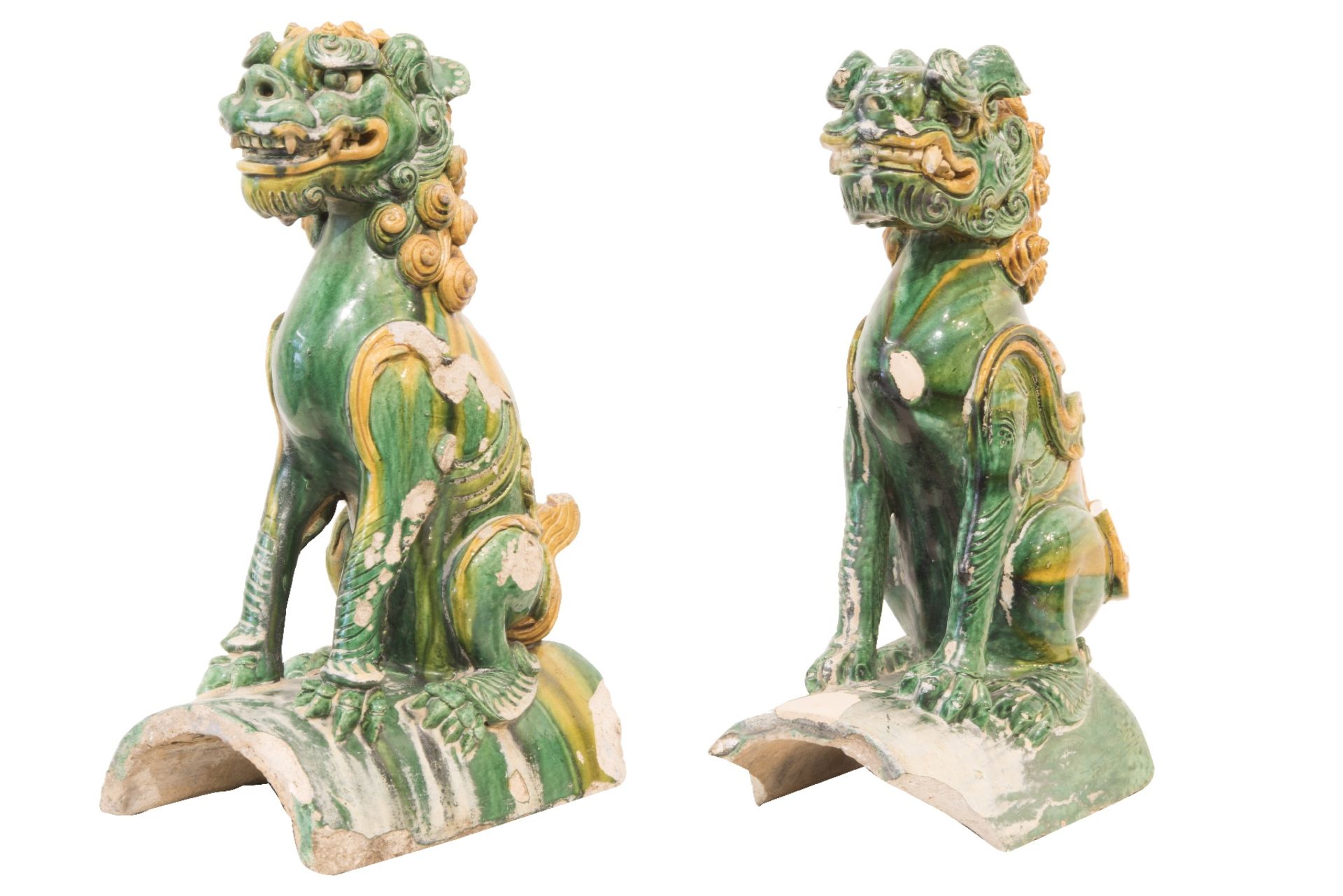 Sancai Ming Dynastie, Paar glasierte buddhistische Loewen-Dachziegel | A pair of Sancai Glazed Buddi