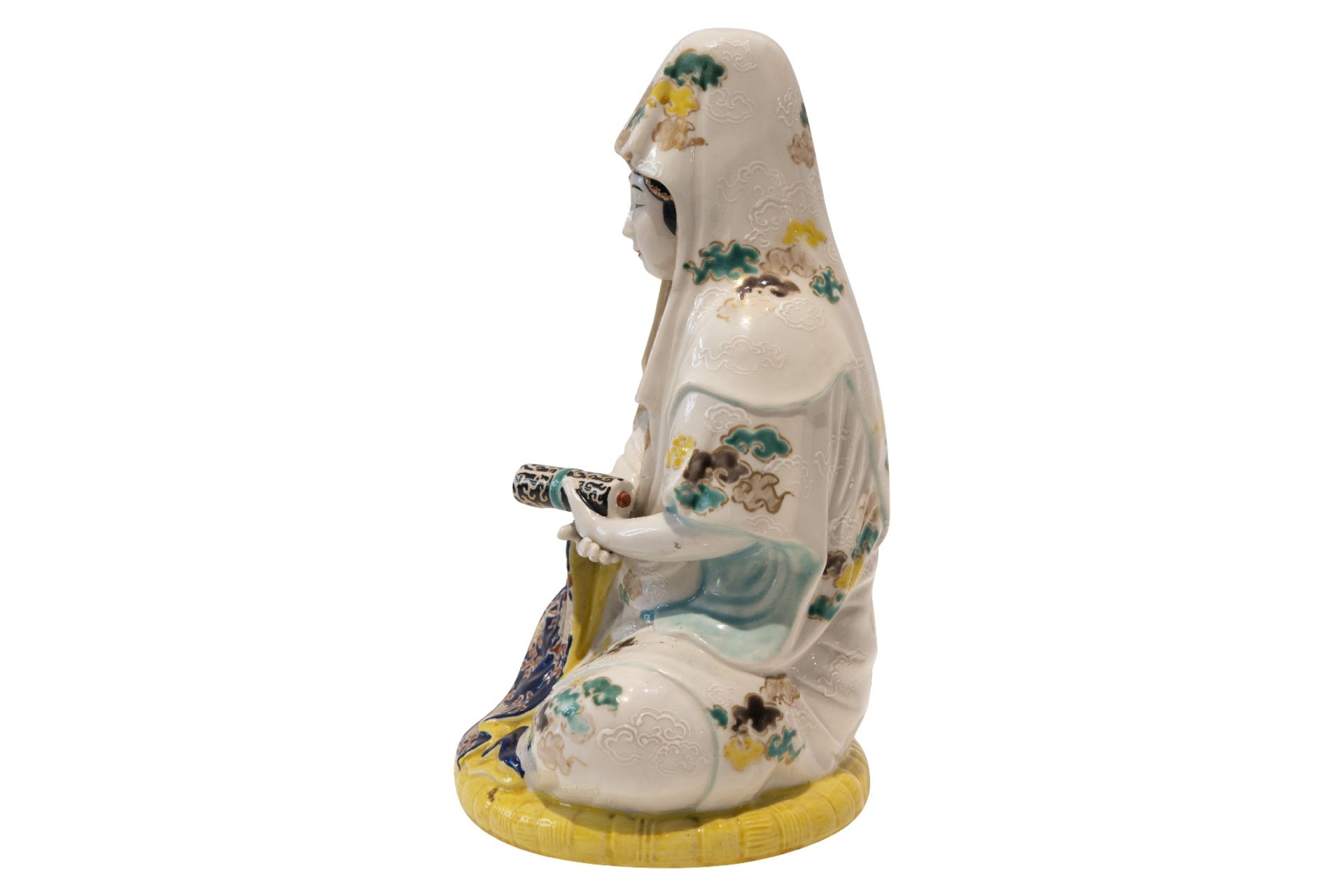 Sitzende weibliche Porzellanfigur | Seated female porcelain figure - Bild 2 aus 6