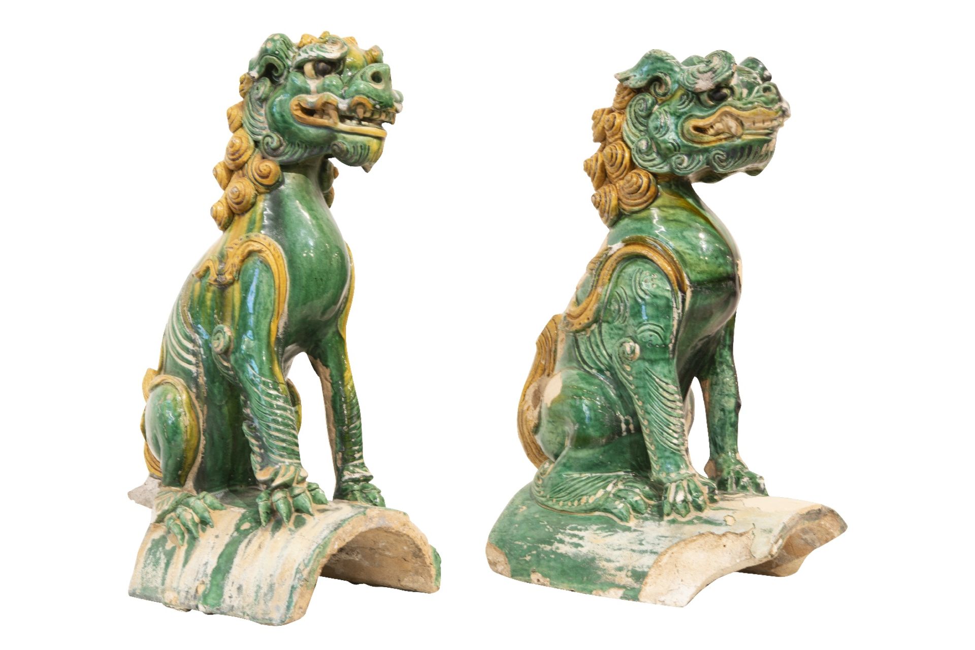Sancai Ming Dynastie, Paar glasierte buddhistische Loewen-Dachziegel | A pair of Sancai Glazed Buddi - Image 2 of 5