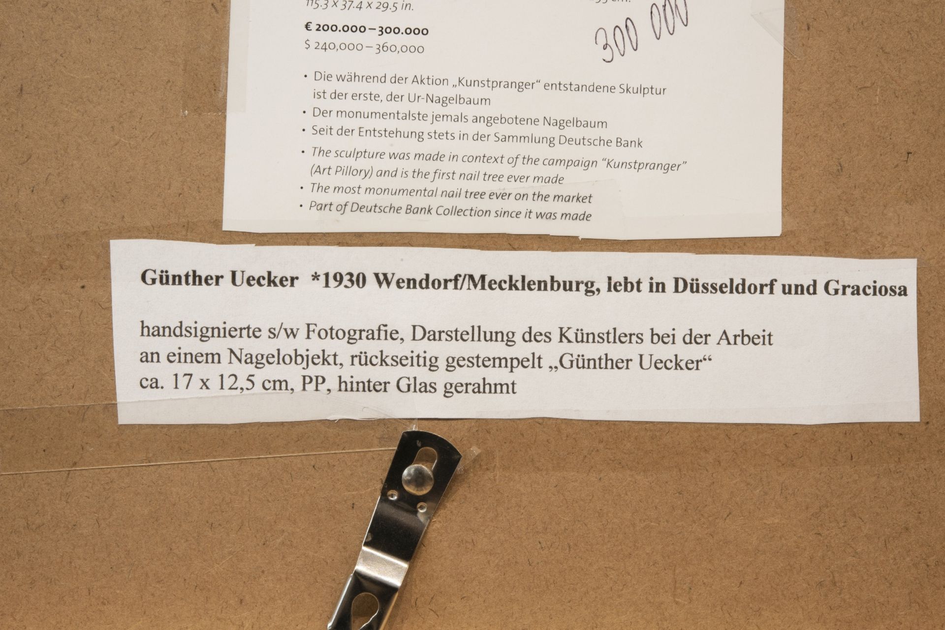 Guenther Uecker* (1930), Kunstpranger Darstellung des Kuenstlers bei der Arbeit an einem Nagelprojek - Image 5 of 5