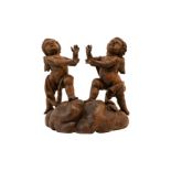 Zwei gefluegelte Putti auf einem Holzblock | Two Winged Putti on a Wooden Block