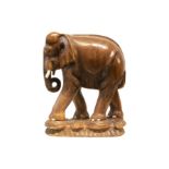 Schoener Figur eines grossen Elefant auf Sockel | Beautiful Figure of a Large Elephant on Pedestal