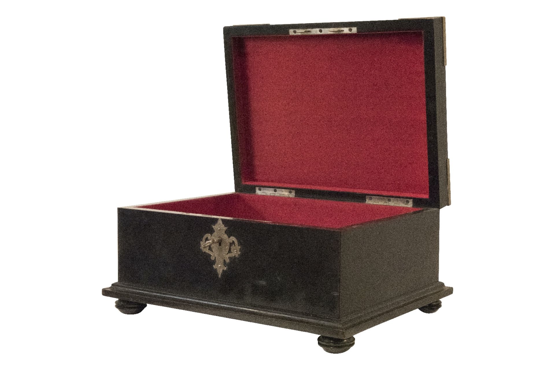 Holzschatulle mit Metallbeschlaegen | Wooden casket with metal fittings - Image 2 of 9